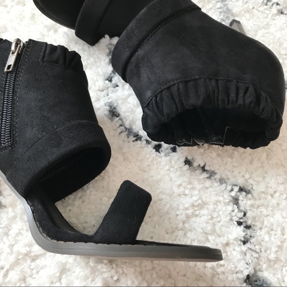 5⭐️ /DANELLA/ Vegan Suede Ruffled Bootie Stilettos - Picture 6 of 7